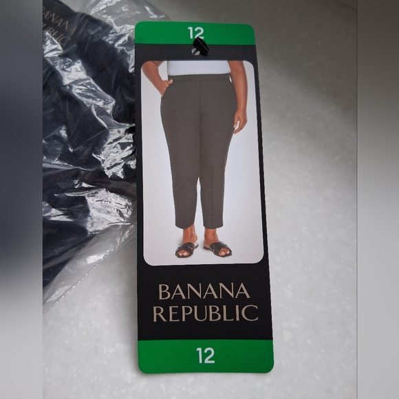 Banana Republic Pants - Banana Republic Black Cropped Pants
